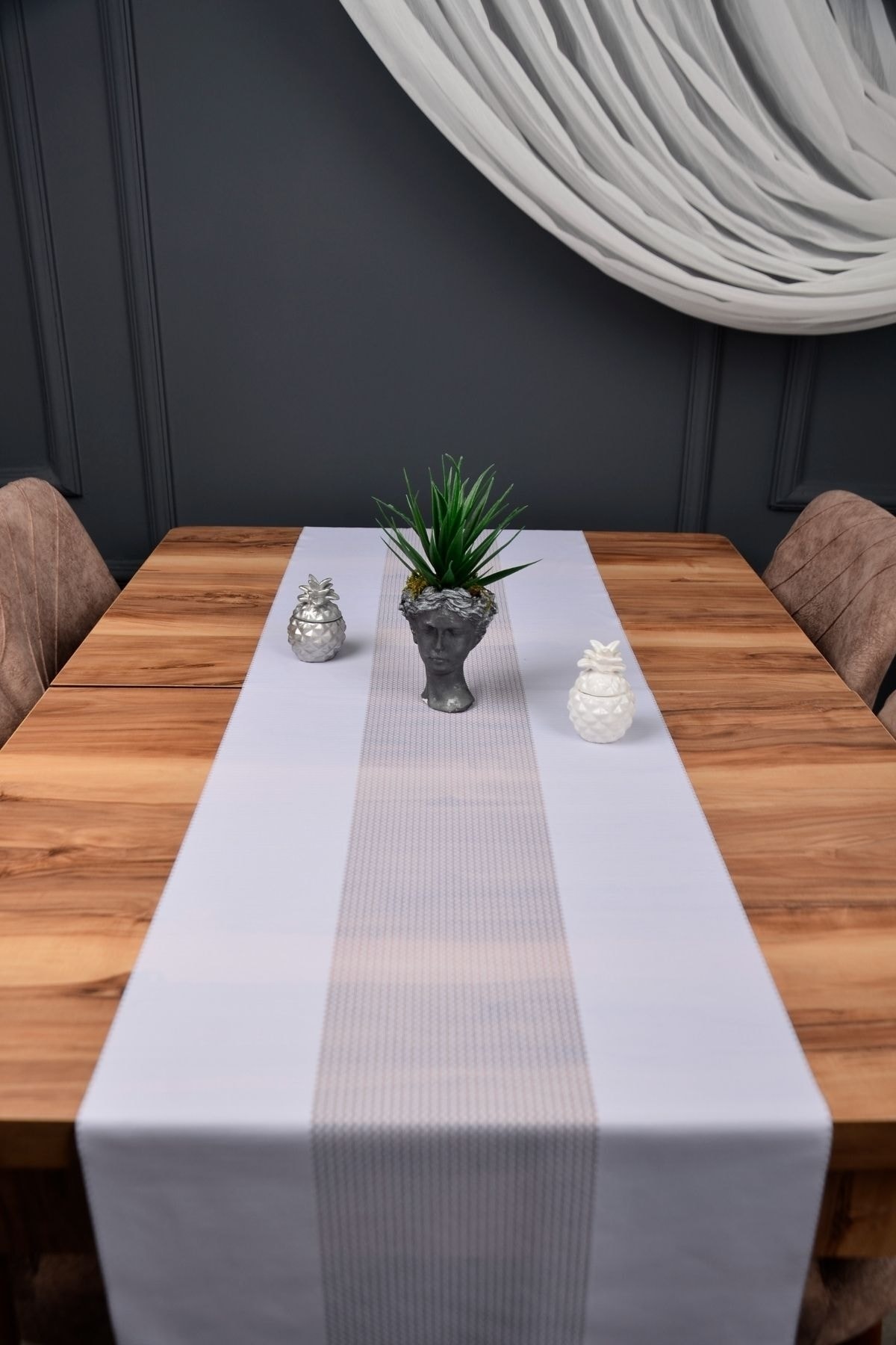 Beyaz Renk Damalı Model Lazer Kesim Runner Masa Örtüsü
