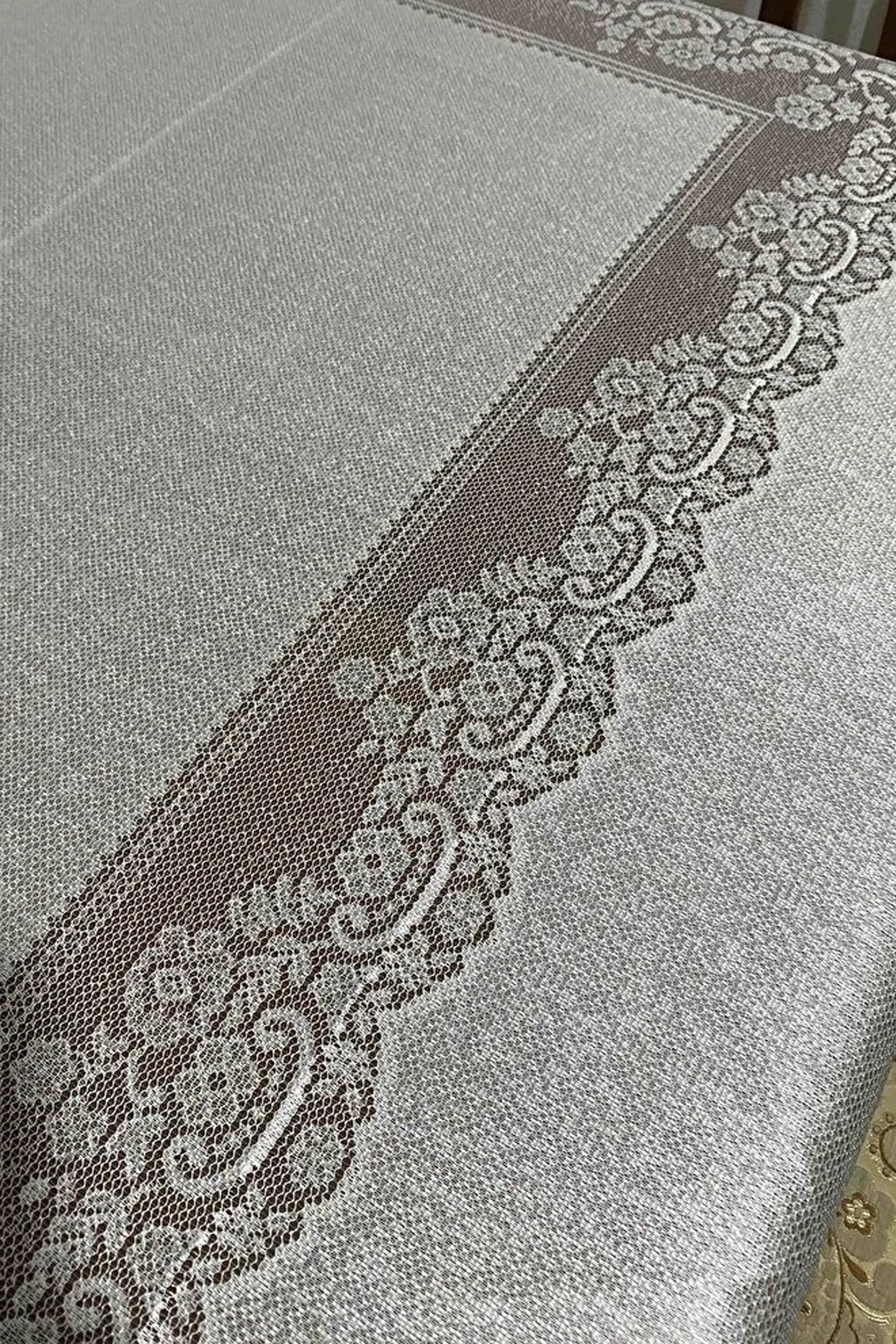 Desenli Dertsiz Leke Tutmaz Dantelli Masa Örtüsü, Çini Desen Masa Örtüsü - Ekru