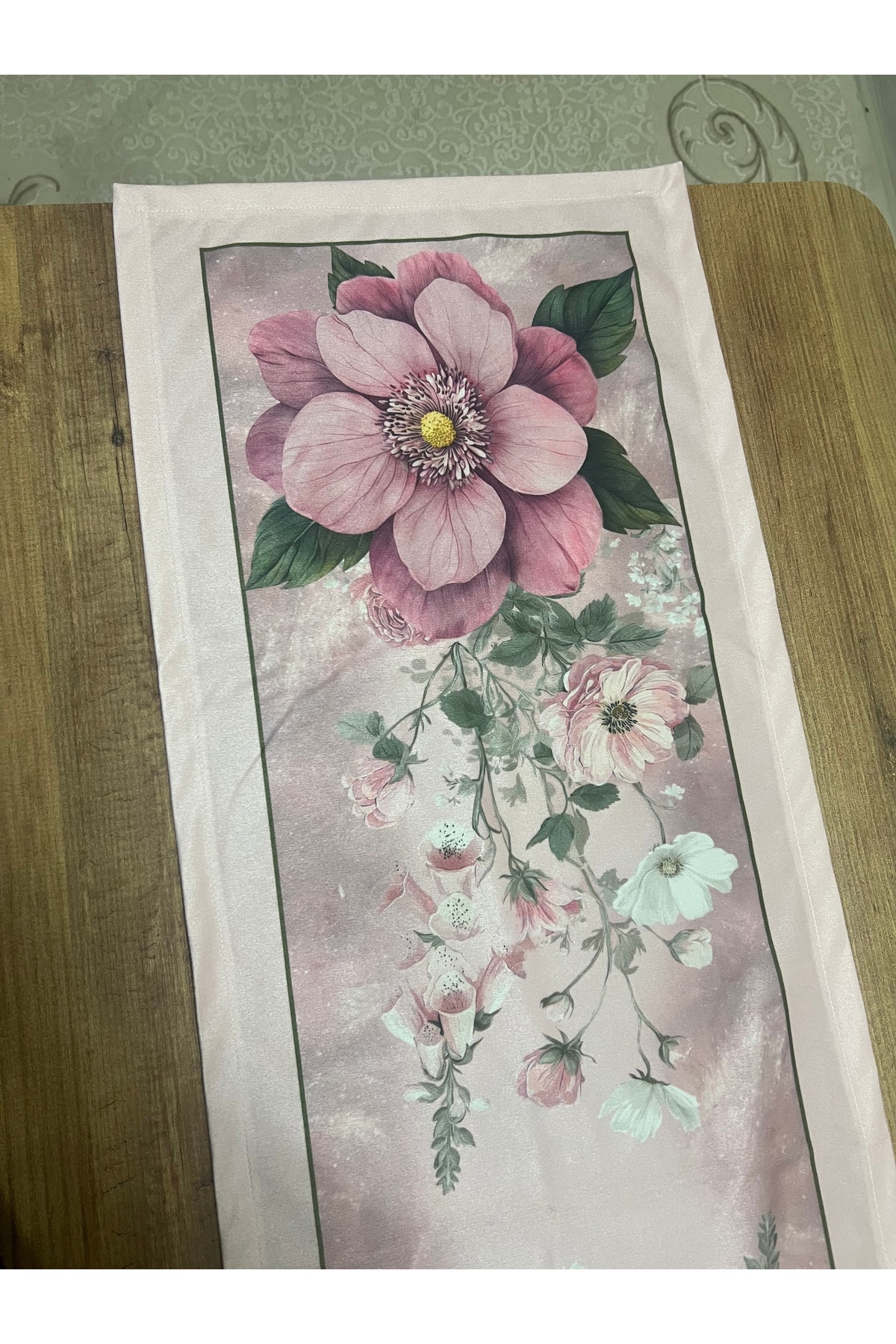 Digital Baskılı Şakayık Çiçek Desenli Dekoratif Masa Runner