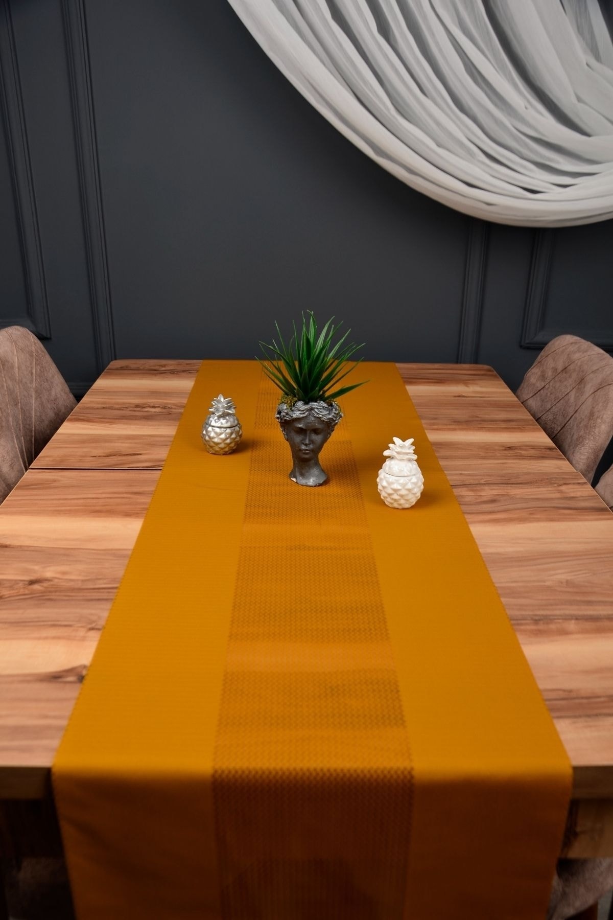 Sarı Renk Damalı Model Lazer Kesim Runner Masa Örtüsü