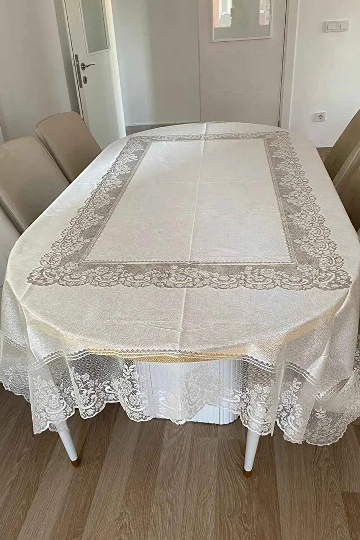 Desenli Dertsiz Leke Tutmaz Dantelli Masa Örtüsü, Çini Desen Masa Örtüsü - Ekru