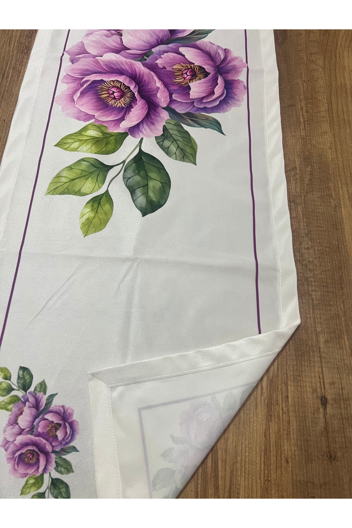 Digital Baskılı Lila Çiçek Desenli Dekoratif Masa Runner