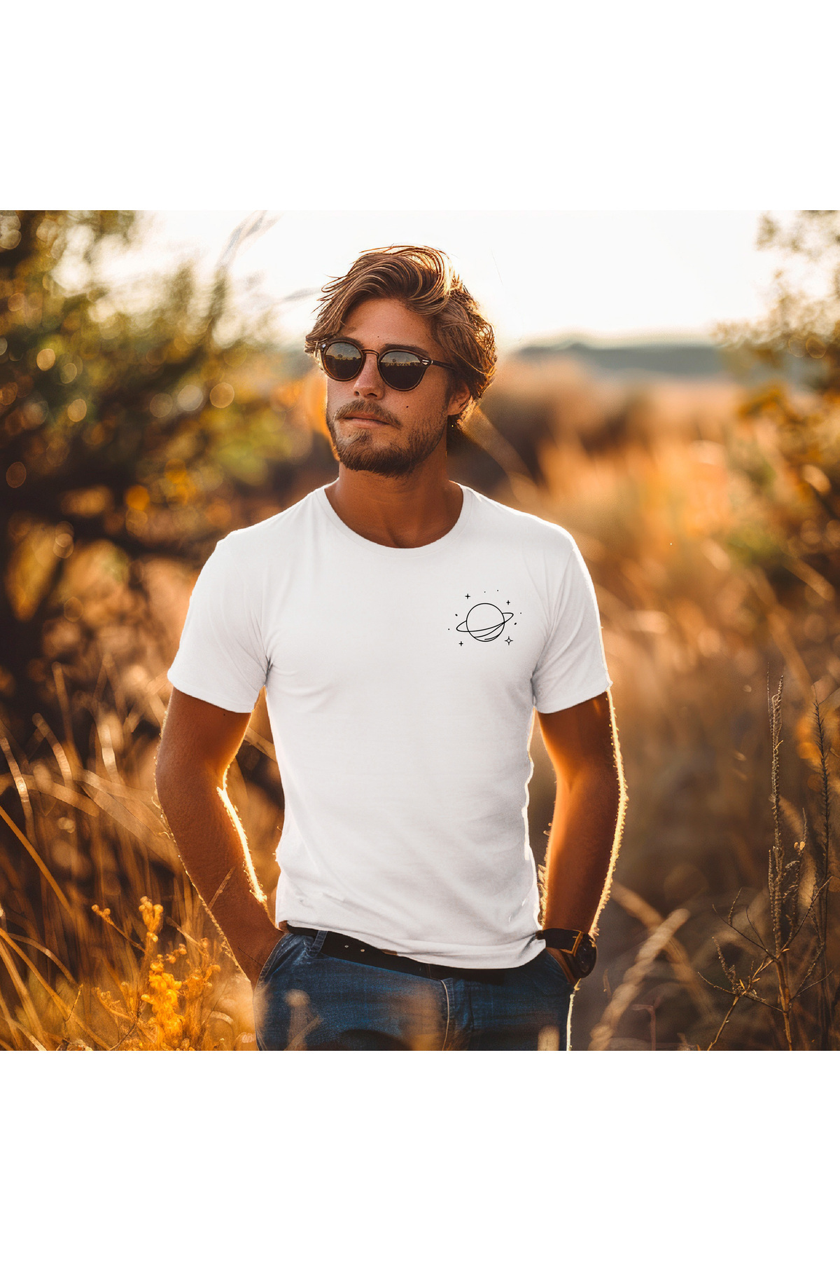 ERKEK RELAXED FIT BEYAZ TİŞÖRT– Focus On The Good Yazılı, Gezegen Baskılı |
