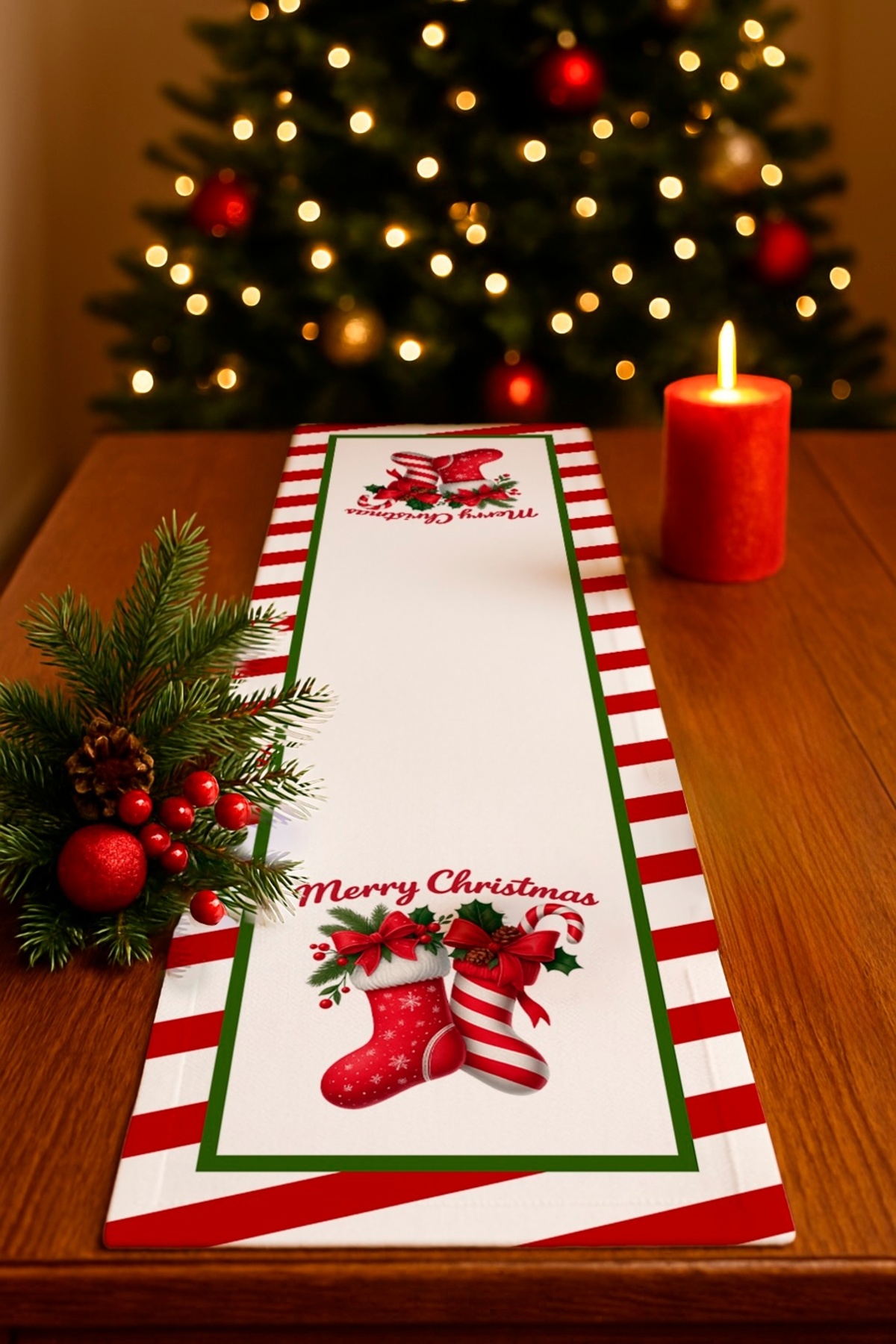 Digital Baskılı Merry Christmas Çorap Desenli Yılbaşı Temalı Dekoratif Masa Runner