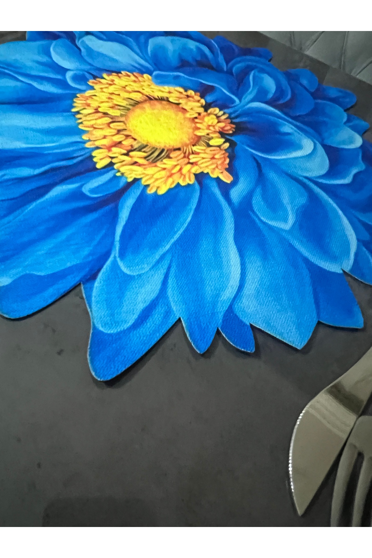 Safir Mavi Krizantem Çiçek Desenli 3D Tasarım Digital Baskı Lazer Kesimli Leke Tutmaz Amerikan Servis & Supla 6 Adet