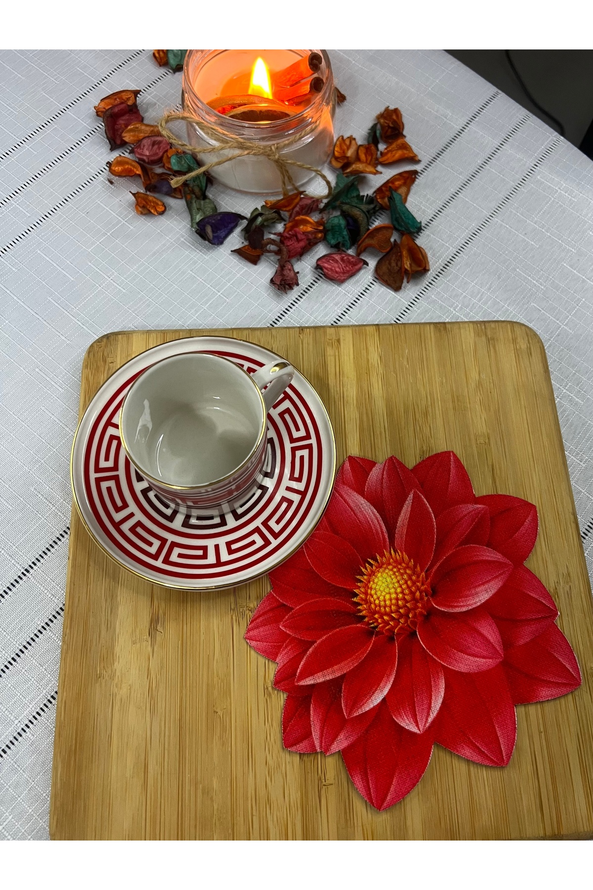 Yıldız Çiçeği Desenli Leke Tutmaz Gardenya Kumaş Dijital Baskı Kokteyl & Sunum Peçetesi 6 Adet