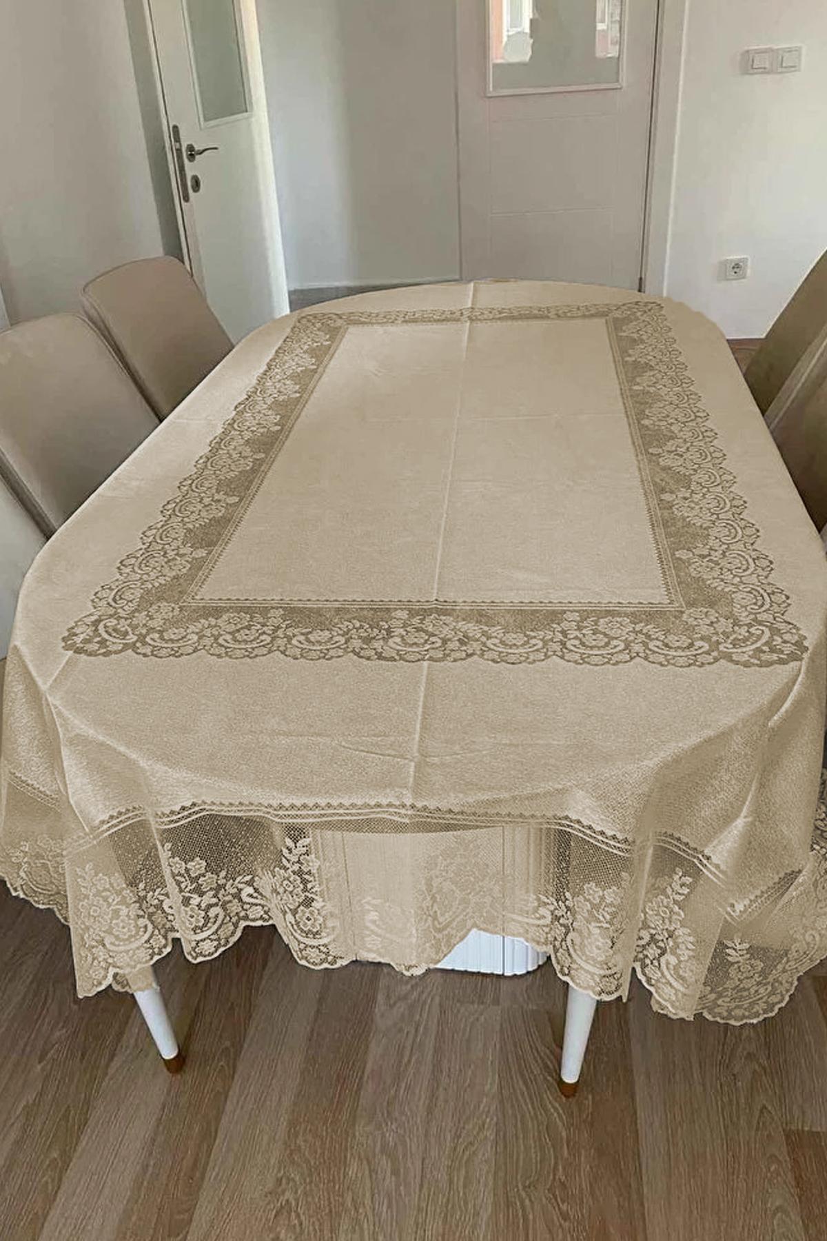 Desenli Dertsiz Leke Tutmaz Dantelli Masa Örtüsü, Çini Desen Masa Örtüsü - Kahve