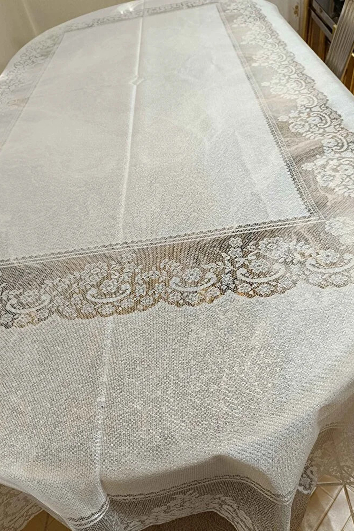 Desenli Dertsiz Leke Tutmaz Dantelli Masa Örtüsü, Çini Desen Masa Örtüsü - Ekru