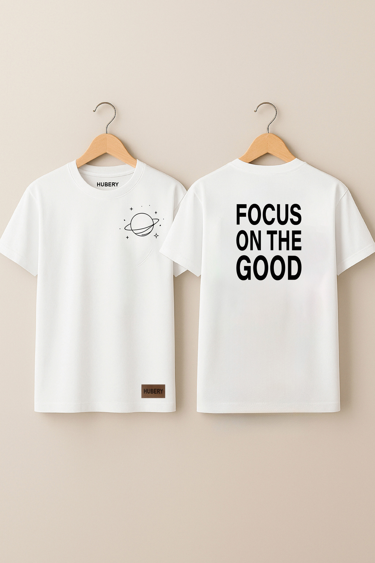 ERKEK RELAXED FIT BEYAZ TİŞÖRT– Focus On The Good Yazılı, Gezegen Baskılı |