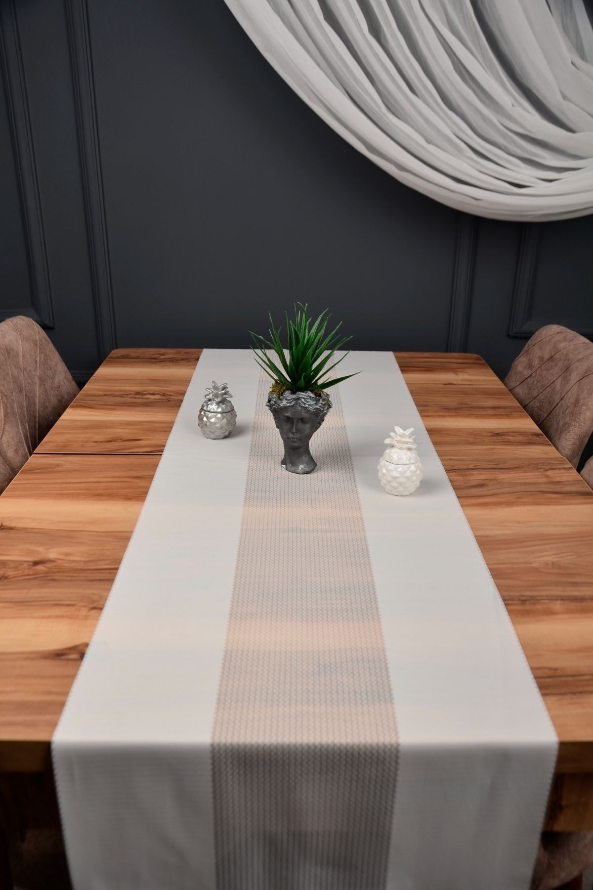 Krem Renk Damalı Model Lazer Kesim Runner Masa Örtüsü