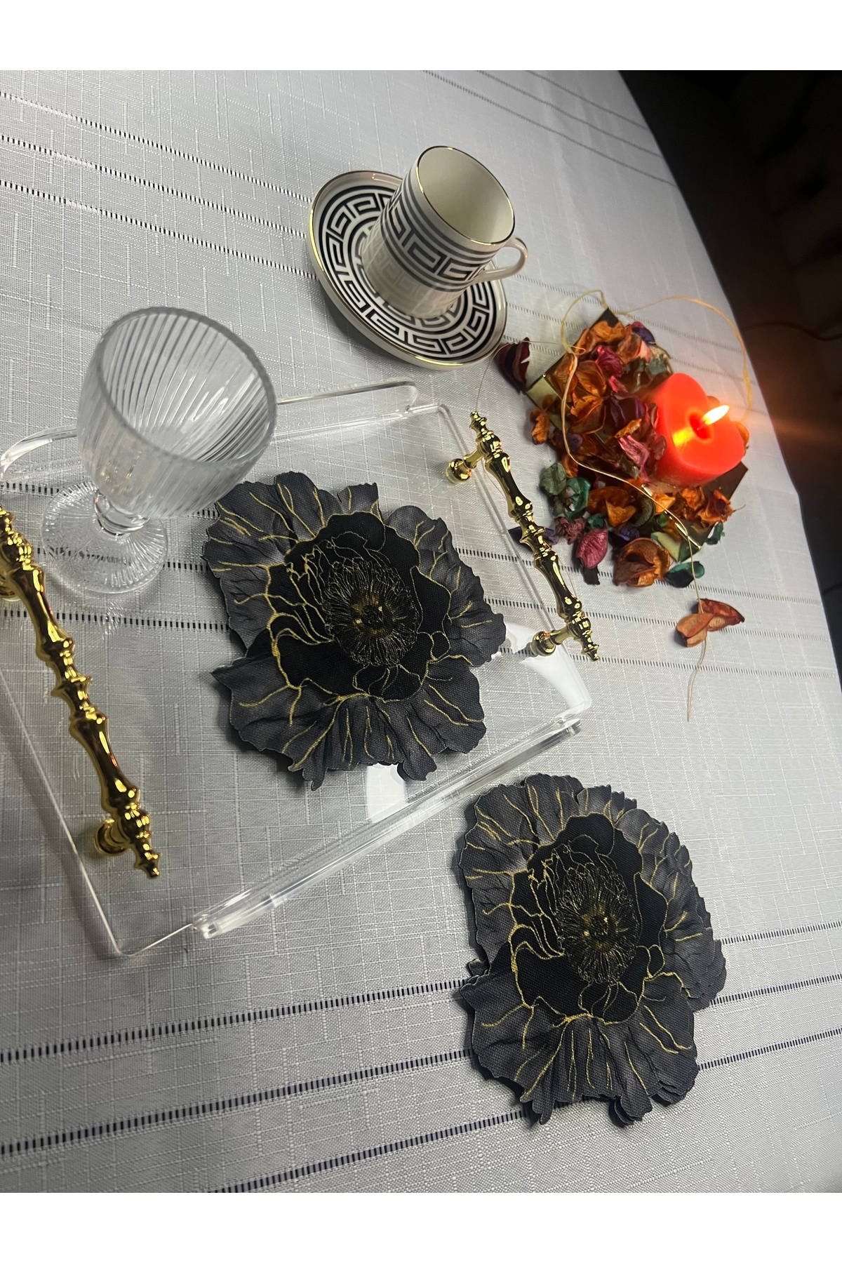 Gold Detaylı Siyah Şakayık Tasarım Lazer Kesim Kokteyl & Sunum Peçetesi 6 Adet